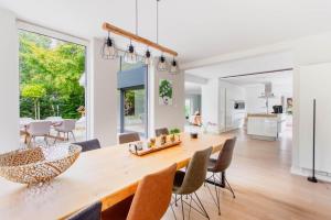 Lanaken Retreat: Pool Jacuzzi and Sauna