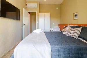 Studio Lapa: quarto e sala com varandinha!