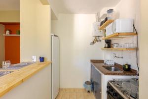 Studio Lapa: quarto e sala com varandinha!