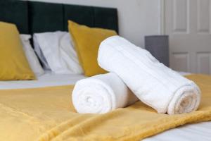 Modern 5-Bedroom House with 8 Beds, Perfect for Contractors, Extended Stay Savings