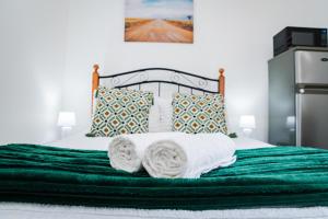 Modern & Central 1 BR Apt Close To Major Attractions