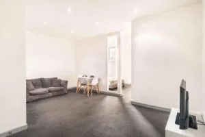 Spacious 1 Bed Central Blackburn Apartment - Oswaldtwistle