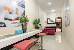 SRB near Mall Ciputra CIbubur Mitra RedDoorz