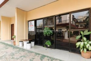 SRB near Mall Ciputra CIbubur Mitra RedDoorz