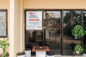 SRB near Mall Ciputra CIbubur Mitra RedDoorz