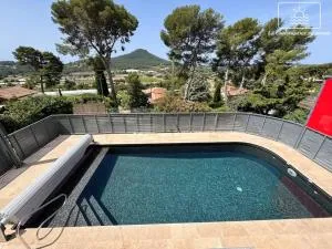 La Gacélyte Piscine privée joli bas de villa - Ла-Кро