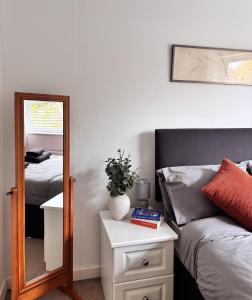 Peace and comfort in town house close to station