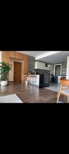 كومباوند ليك فيو