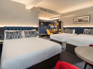 Standard Quadruple Room room in Academy Plaza Hotel