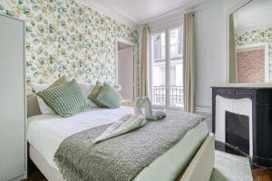 Green apartment Paris city center - V