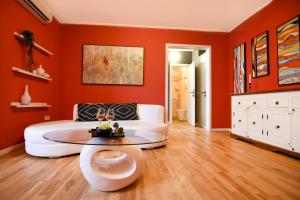 City Haven - Downtown Apartments with Art Deco Design