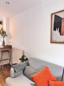 Peace and comfort in town house close to station