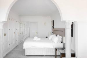 2 Bed apartment in Magna Marbella with sea views