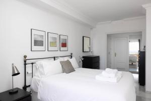 2 Bed apartment in Magna Marbella with sea views