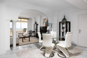 2 Bed apartment in Magna Marbella with sea views