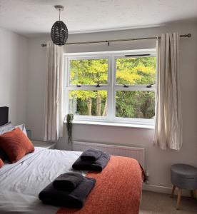 Peace and comfort in town house close to station