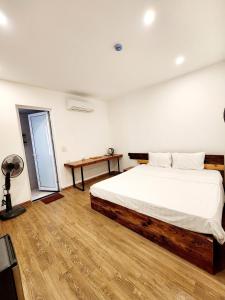 Lakeside House Hanoi