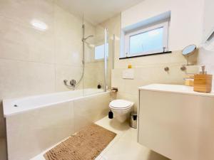 Modern und lichtdurchflutet - Ferienwohnung mit Terrasse