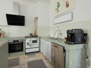 The old Village Villa At 2 Geese with Pool