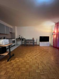 Cosy Lake Side Studio