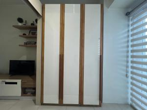 Makati High rise 1 Bedroom Condo with Balcony