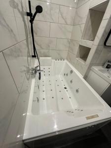 Appartements STUDIO JACCUZZI A 2 Min dAvignon : Appartement 1 Chambre