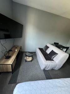 Appartements STUDIO JACCUZZI A 2 Min dAvignon : photos des chambres