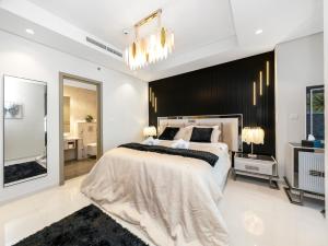 Stunning 2BR with Burj View & Infinity Pool