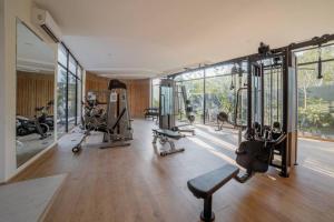 2BR Designers Pad Private Pool Closest to Beach