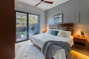 2BR Designers Pad Private Pool Closest to Beach