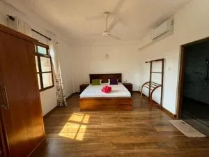 Golden Buddha Holidays - Alutgama