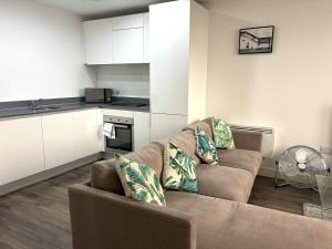 Pet-friendly 1BR Apt sleeps 4 in BMH Centre with Parking