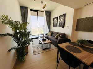 Stylish 1br Apt Jvc W Pool & Free Parking