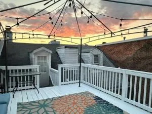 Taca's Townhome with Private Roof Deck - Fells Point