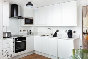 Boutique 1 Bdrm Duplex Suite on Marina 305