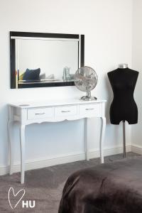 Boutique 1 Bdrm Duplex Suite on Marina 305