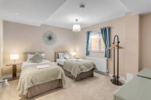2-Bed Dereham Road with Foosball Flat A