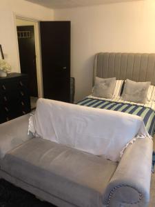 Nw2 Studio Flat mins to London