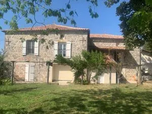 Logement dans maison en pierre à la campagne - Saint-Laurent