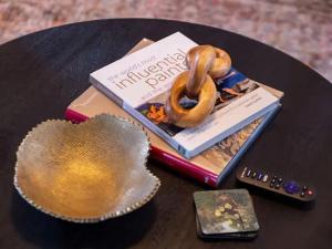 Classic Meets Contemporary I Minutes to Cle Clinic