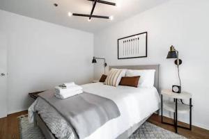 Cute 1Bed Loft at The Foundry - Steps to Riverside