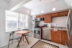 Cute 1Bed Loft at The Foundry - Steps to Riverside