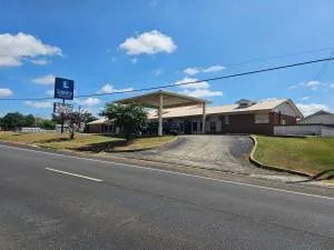 Luxury Inn & Suites and RV - Center