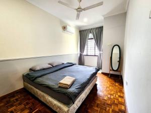 Molek -- Classic Spacious Serenity - 4BR3B - 13pax by Cowidea