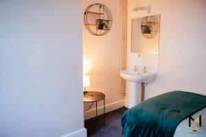 Spacious & Budget Friendly 5 Bed Home!