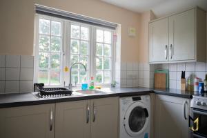 Spacious 10 Bed Contractor Pad
