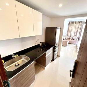 Studio Escape G Cribs