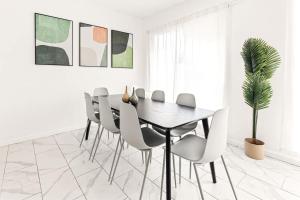 Newly Renovated 6BR 3BA Port Arthur Holiday Home with Hot Tub