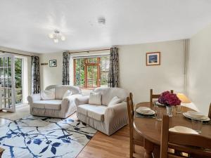 Grain Store, Nr Barnstaple with outdoor seasonal pool, free wifi and on-site parking