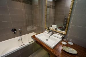 Hotels Les Tresoms Lake and Spa Resort : photos des chambres